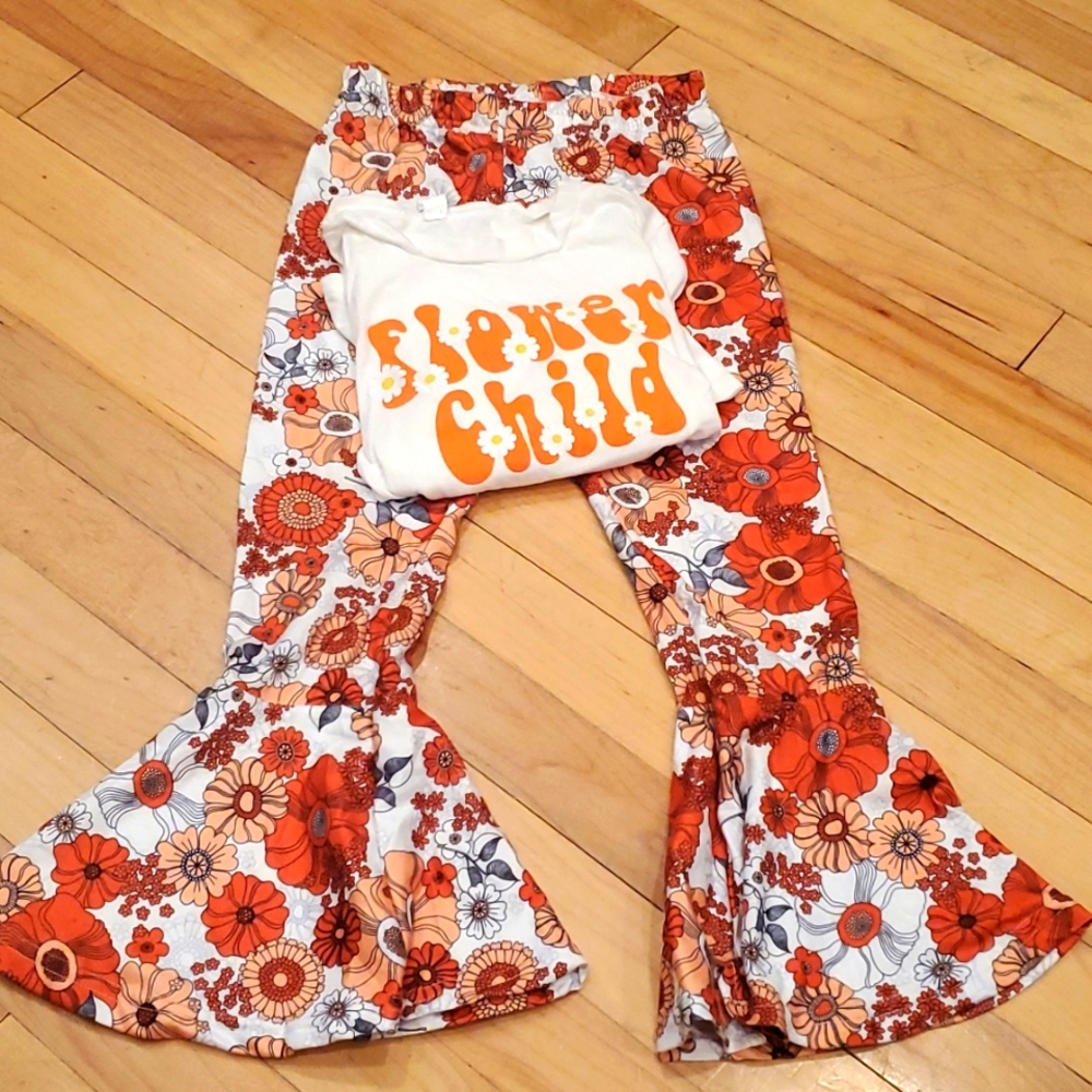 Flower child set, fitted pants with flared leg. Orange floral.